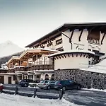 Leni Mountain Apartament *