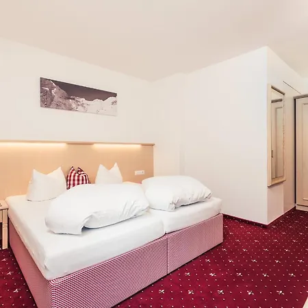 Leni Mountain ゼルデン