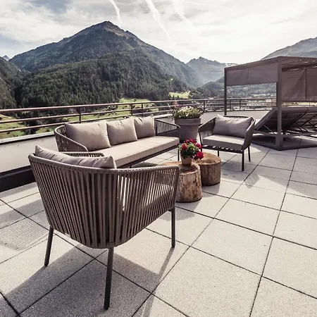 Leni Mountain ゼルデン